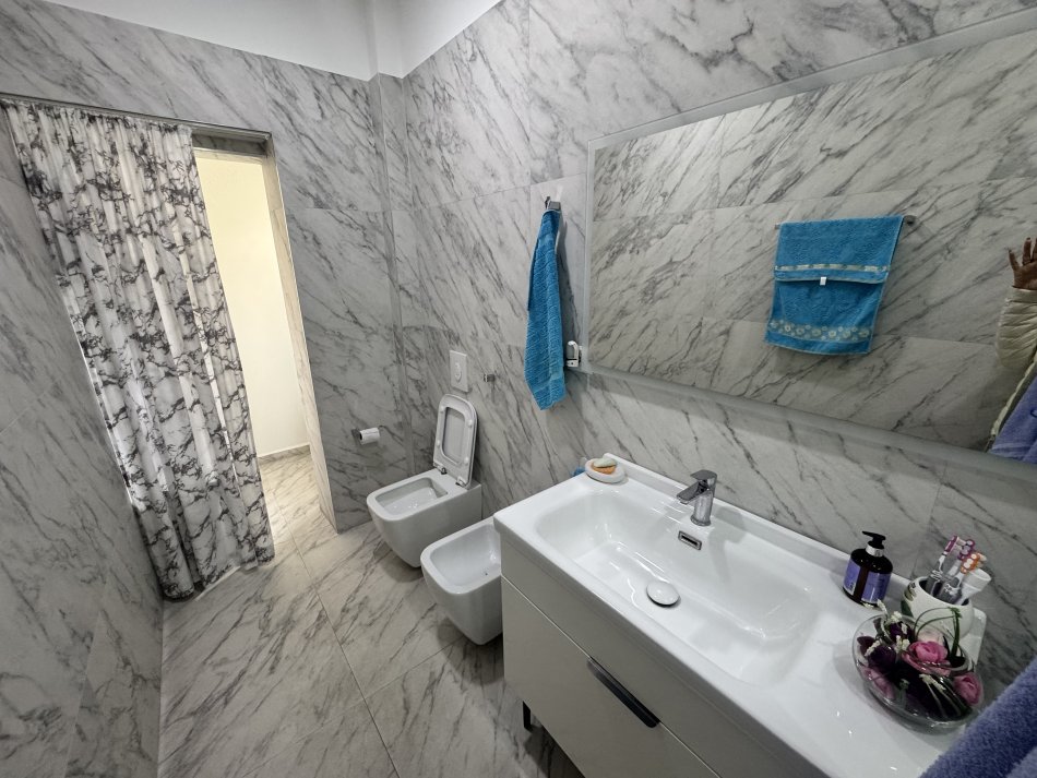 Tirane, jepet me qera apartament 2+1+Ballkon Kati 5, 75 m² 600 € (Rr. Foto Janku pas ish hipotekes, Don Bosko)