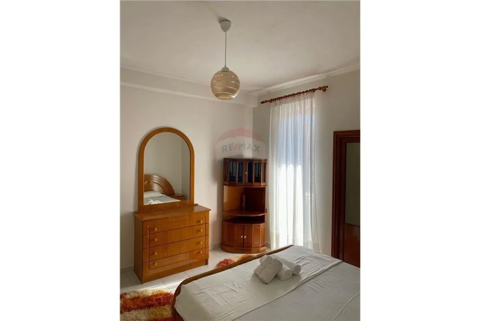 Shitet vile 2 katshe ne Pogradec