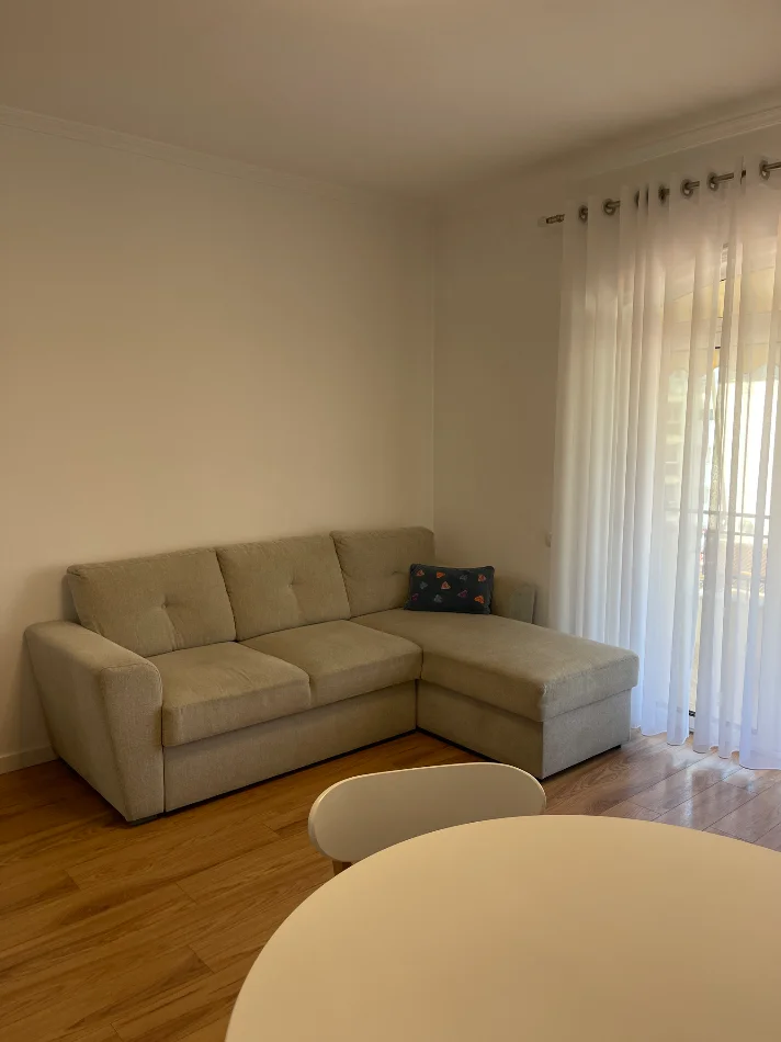 Tirane, jap me qera apartament 1+1+Ballkon Kati 3, 70 m² 550 € (Rruga e Barrikadave)