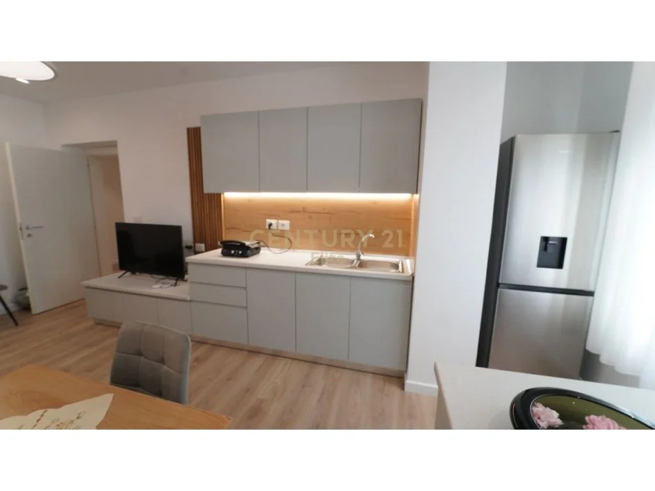 Tirane, jepet me qera apartament 1+1 Kati 2, 46 m² 600 € (Rr. e Dibres)