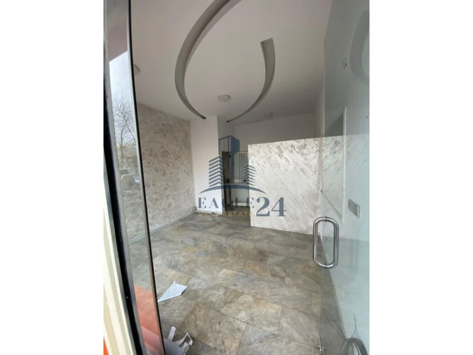 Tirane, jepet me qera dyqan , 20 m² 400 € (Dritan Hoxha)