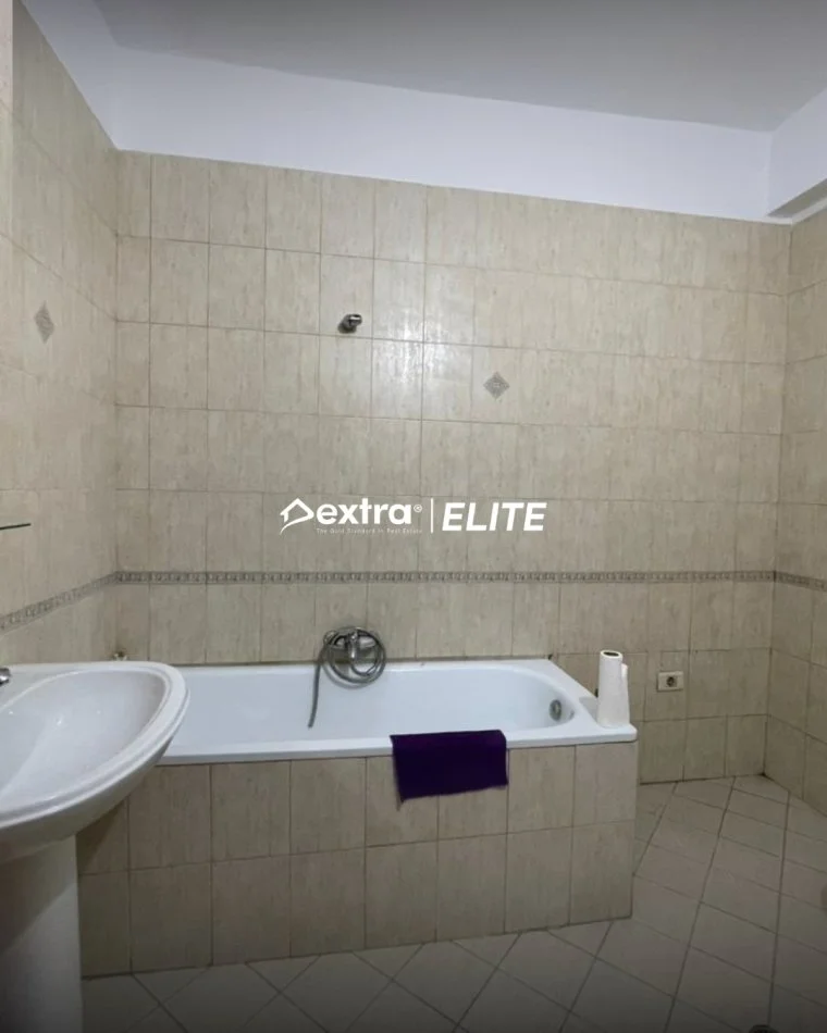 Tirane, jepet me qera apartament 2+1+Ballkon Kati 1, 106 m² 900 € (Rruga e Kavajes)