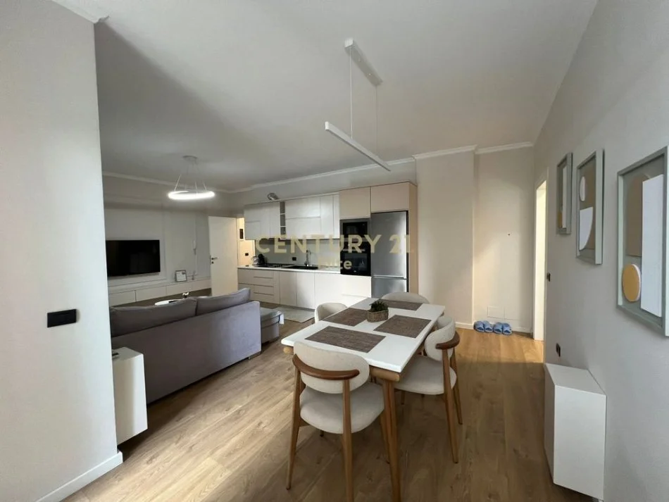 Tirane, jepet me qera apartament 1+1+Ballkon Kati 3, 77 m² 1.100 € 