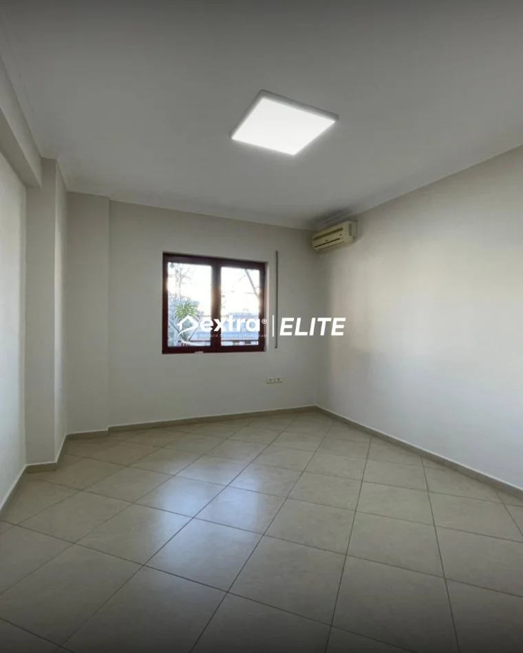 Tirane, jepet me qera apartament 2+1+Ballkon Kati 1, 106 m² 900 € (Rruga e Kavajes)
