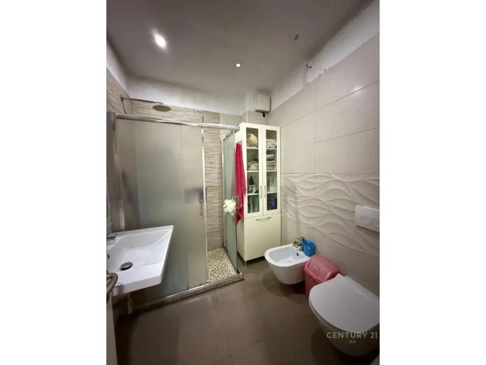 Tirane, shes apartament 2+1 Kati 6, 90 m² 225.000 € (Globe)