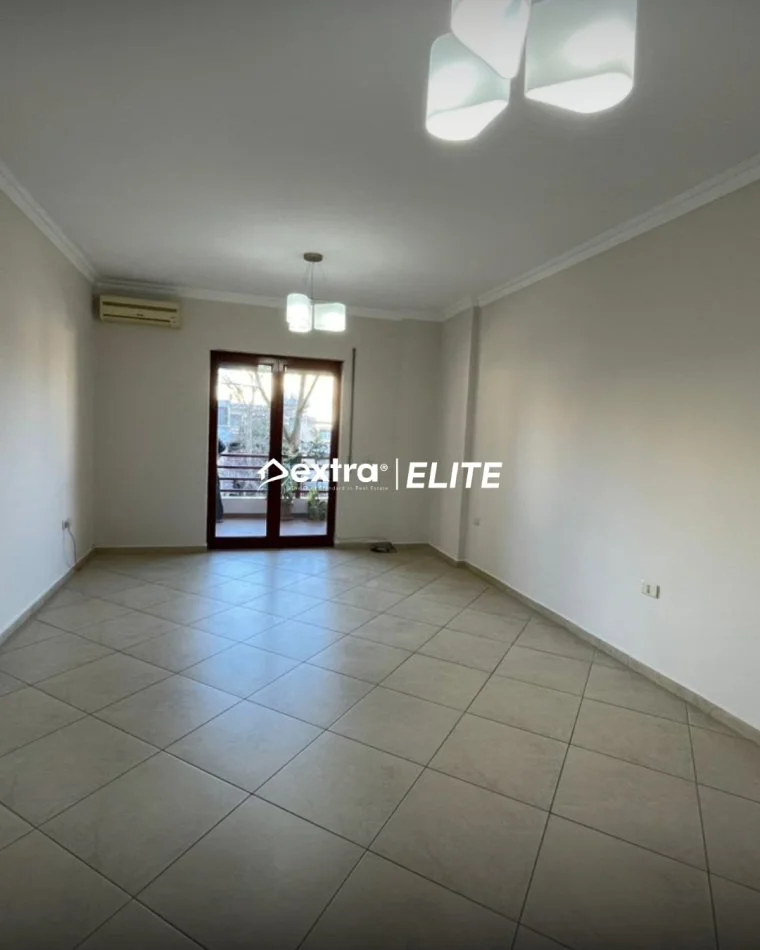 Tirane, jepet me qera apartament 2+1+Ballkon Kati 1, 106 m² 900 € (Rruga e Kavajes)