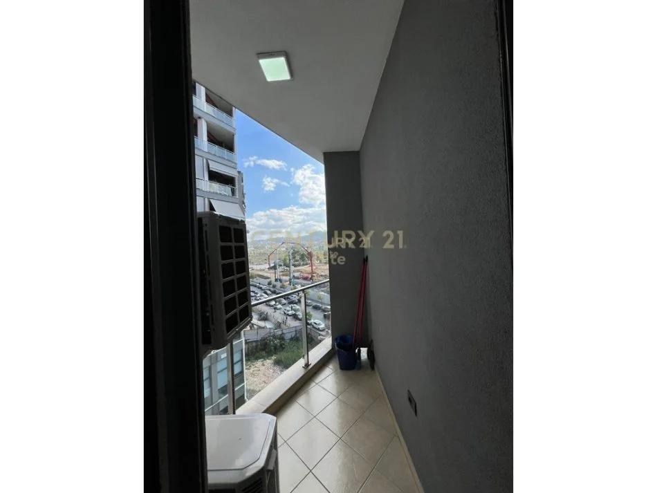 Tirane, jepet me qera apartament 1+1+Ballkon Kati 3, 77 m² 1.100 € 