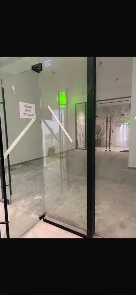 Tirane, shes ambjent biznesi Kati 0, 62 m² 250.000 € (Rruga e Kavajes Tirana Garden Building)