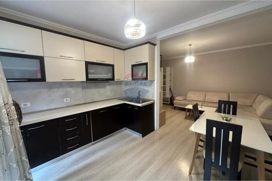 Tirane, shitet 2+1 , 108 m² 195.000 € (Rruga 5 Maji)