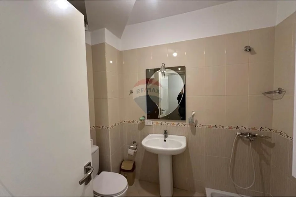 Tirane, shitet 2+1 , 108 m² 195.000 € (Rruga 5 Maji)
