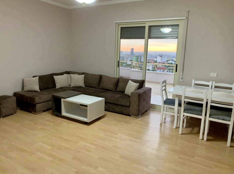 Tirane, jepet me qera apartament+verande | Penthouse 2+1+Aneks+Ballkon Kati 4, 140 m² 450 € (Rruga Fuat Toptani)