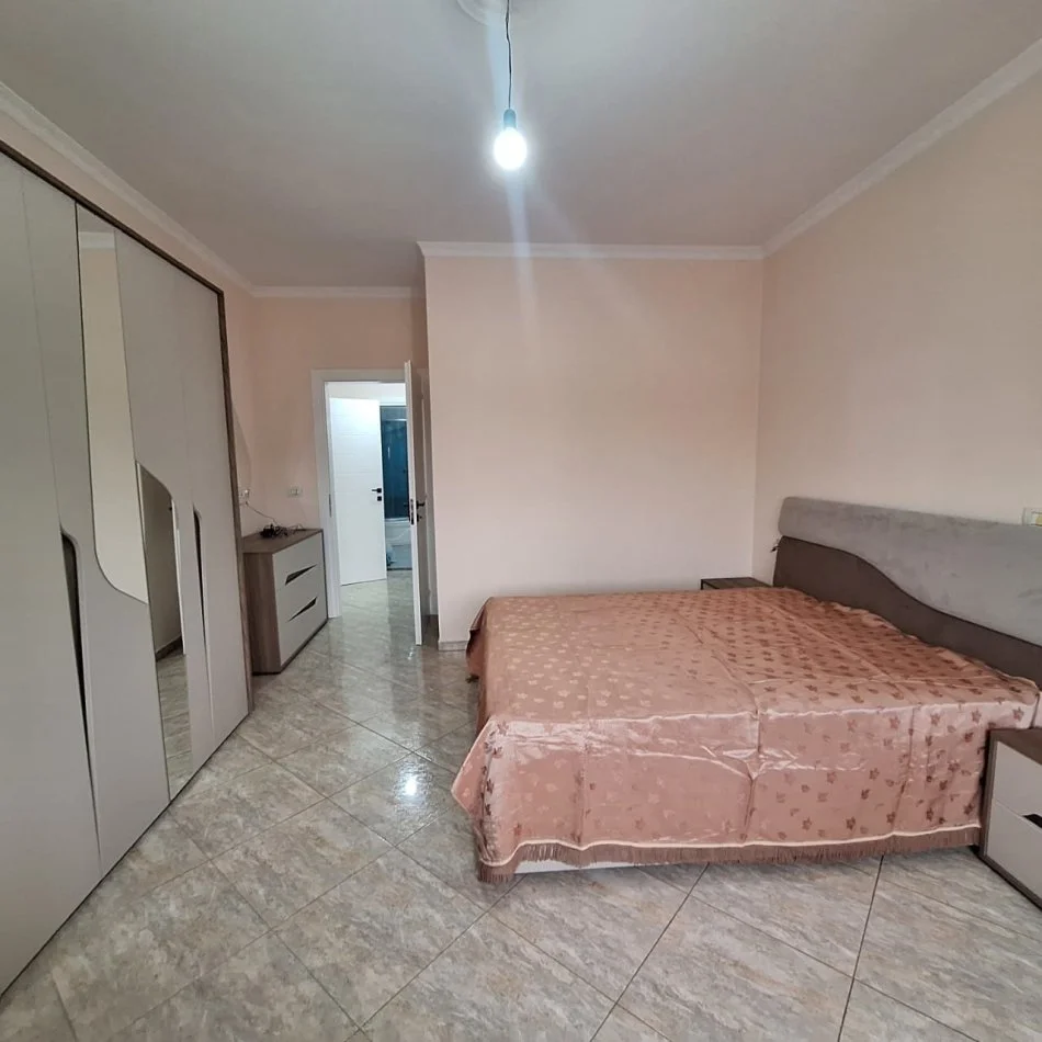 Tirane, jepet me qera apartament 2+1 Kati 3, 110 m² 600 € (Stacioni i Trenit prane Mulliri i Vjeter)
