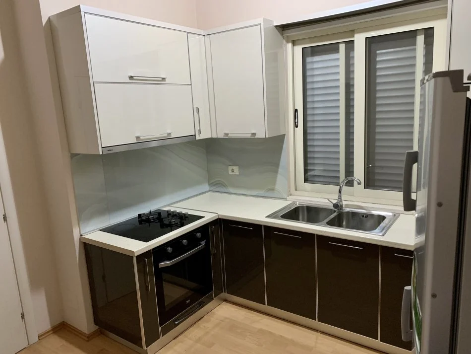 Tirane, jepet me qera apartament+verande | Penthouse 2+1+Aneks+Ballkon Kati 4, 140 m² 450 € (Rruga Fuat Toptani)