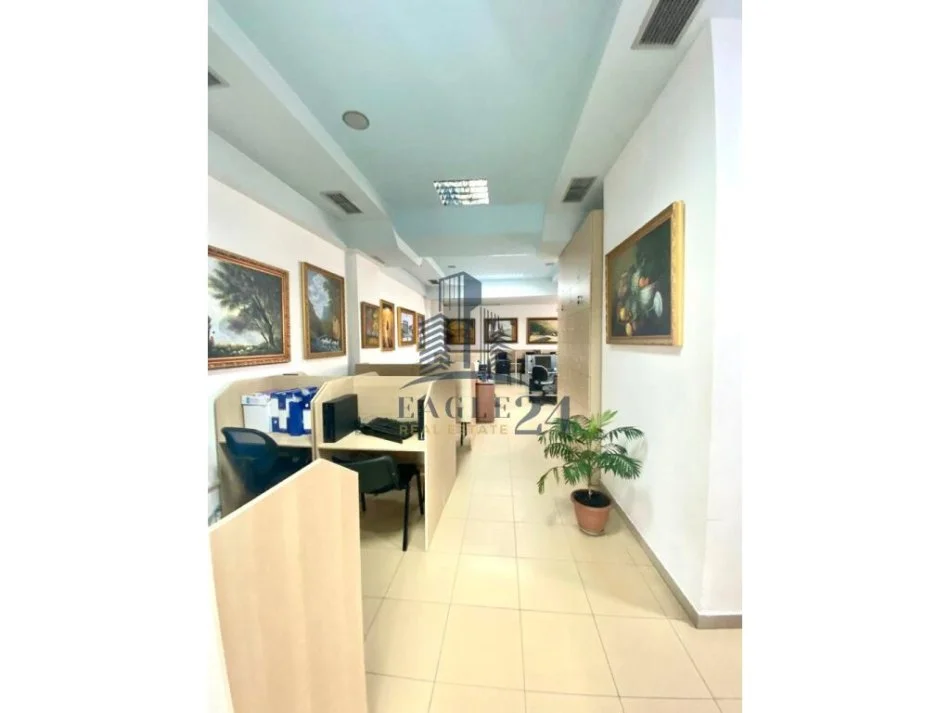 Tirane, shitet dyqan , 216 m² 580.000 € (Ambasada Amerikane)