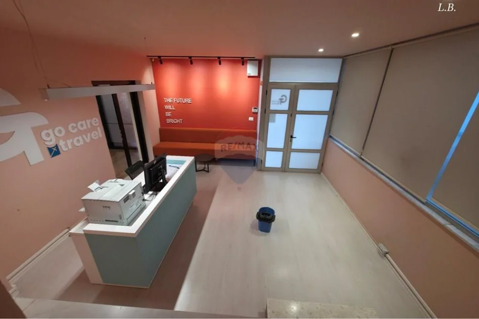 Tirane, jepet me qera , 200 m² 1.800 € (Rruga Bill Klinton)