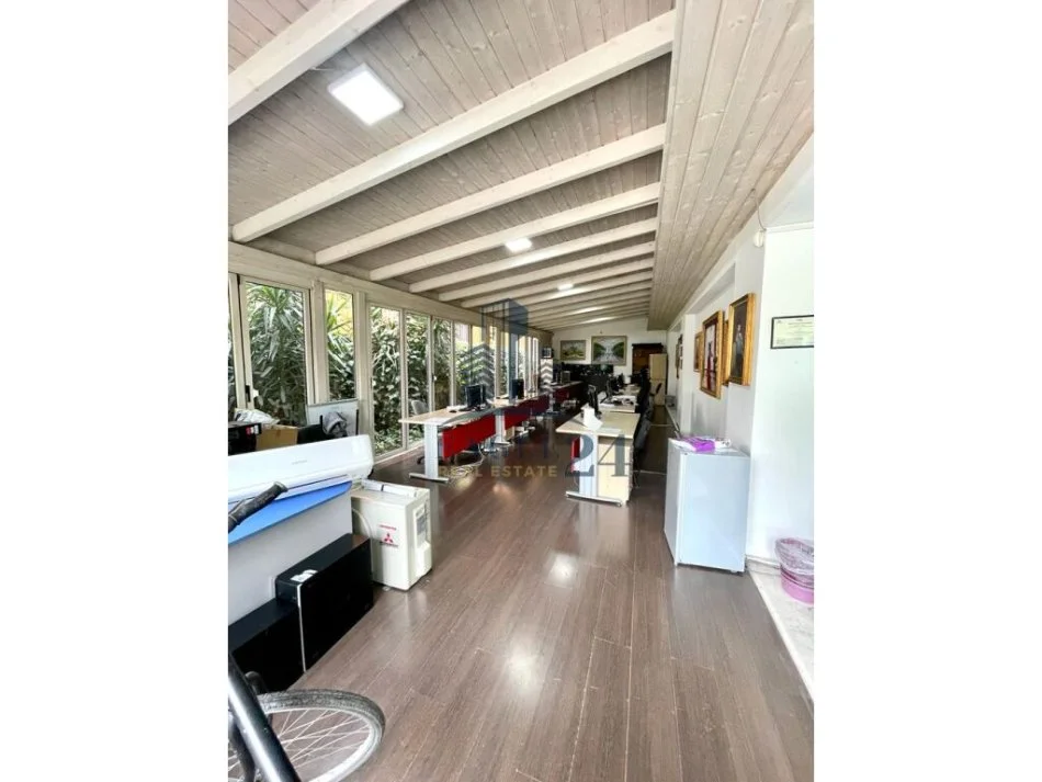 Tirane, shitet dyqan , 216 m² 580.000 € (Ambasada Amerikane)