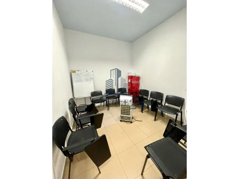 Tirane, shitet dyqan , 216 m² 580.000 € (Ambasada Amerikane)