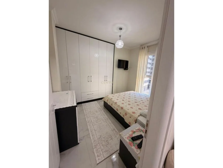 Tirane, jepet me qera apartament 1+1+Ballkon Kati 3, 60 m² 670 € 