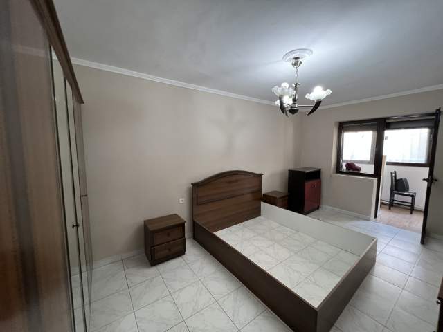 Tirane, jepet me qera apartament 3+1, 100 m² 400 Euro (Medreseja)