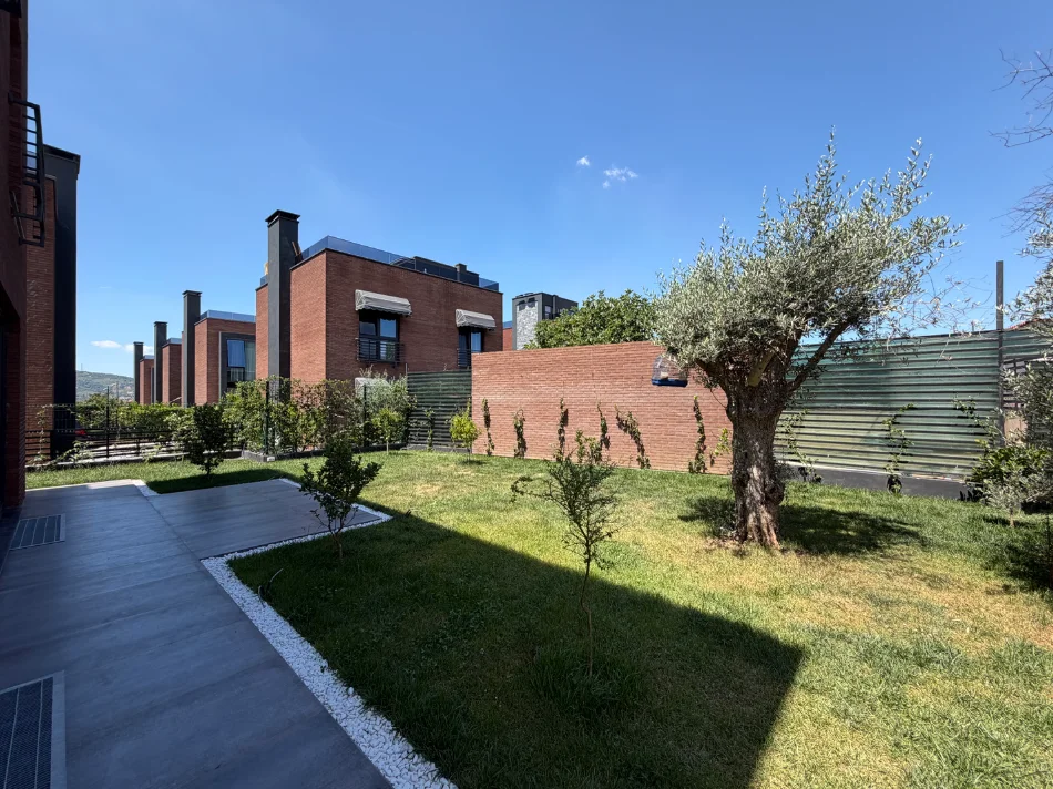 Tirane, shitet Vile , 540 m² 650.000 € (Roses Residence, Farkë e Vogël)