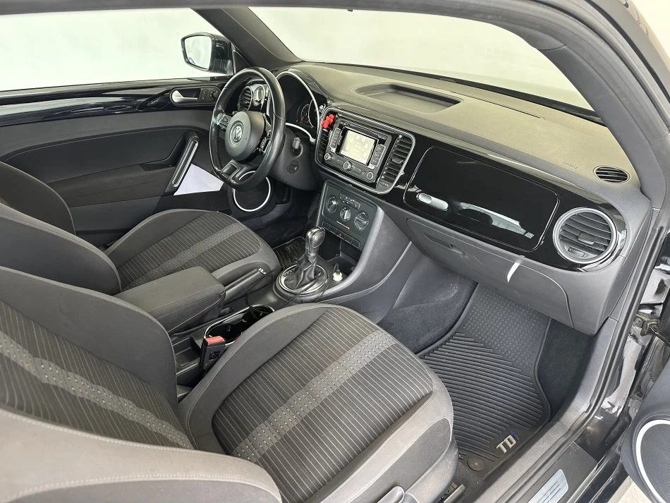 Tirane, shes makine VW BEETLE Nafte, e zeze automatik Klima 71.000 km 10.500 €