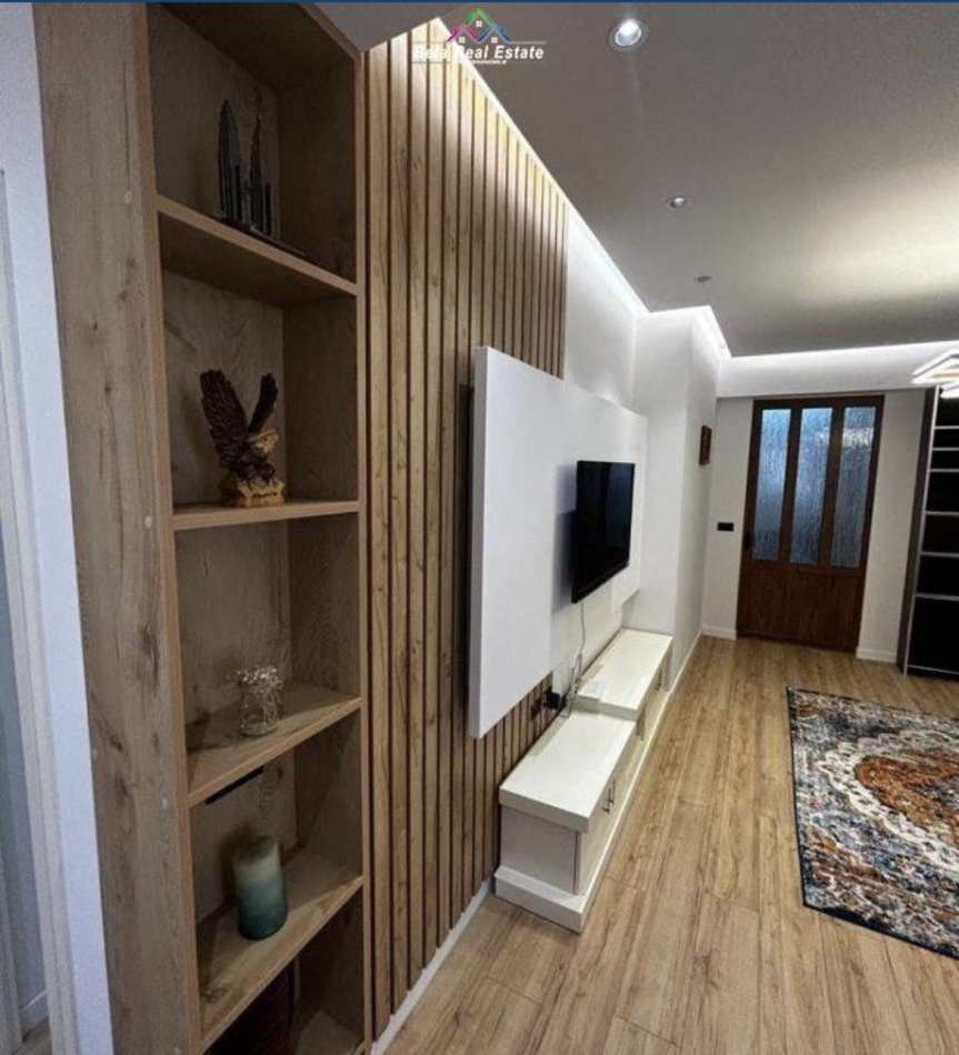 Tirane, jepet me qera apartament 2+1 Kati 2, 120 m² 1.000 € (Rruga Sulejman Pitarka)