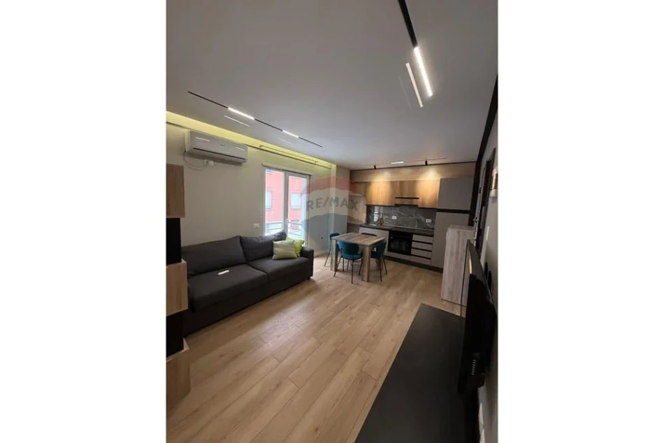 Tirane, jepet me qera apartament 1+1 , 70 m² 450 € (Xhamia e Selites)