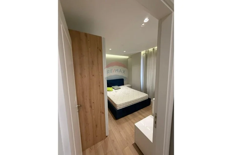 Tirane, jepet me qera apartament 1+1 , 70 m² 450 € (Xhamia e Selites)