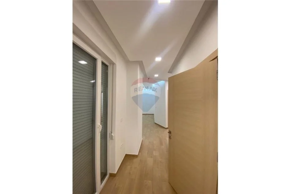 Tirane, shitet apartament 3+1+Ballkon Kati 5, 135 m² 228.000 € (Rruga Dritan Hoxha)