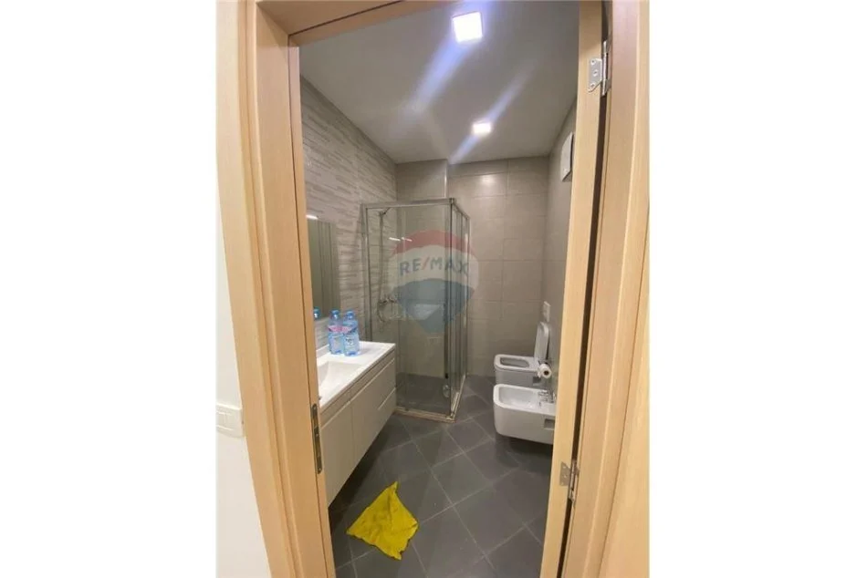 Tirane, shitet apartament 3+1+Ballkon Kati 5, 135 m² 228.000 € (Rruga Dritan Hoxha)