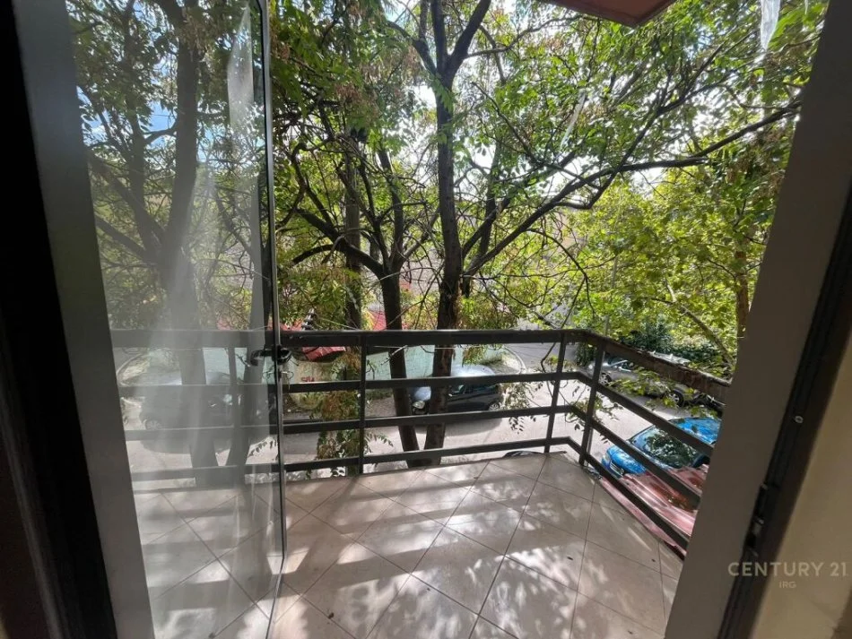 Tirane, shitet apartament 2+1+Ballkon Kati 2, 100 m² 159.000 € 