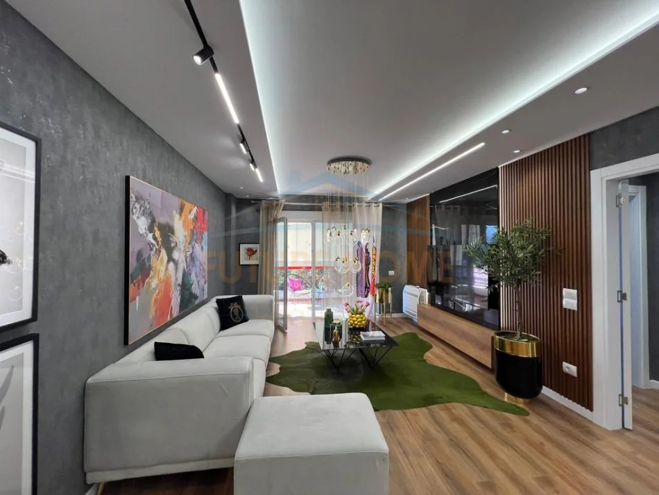 Tirane, shitet apartament 2+1+Aneks+Ballkon Kati 2, 110 m² 260.000 € (Kompleksi colombo nuk ka malore fare)