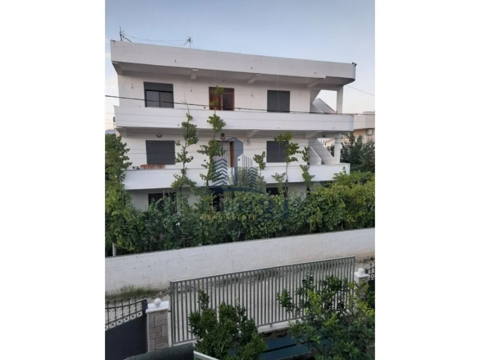 Tirane, shitet Vile 3 Katshe Kati 0, 118 m² 290.000 € (Kombinat)