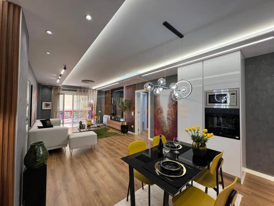 Tirane, shitet apartament 2+1+Aneks+Ballkon Kati 2, 110 m² 260.000 € (Kompleksi colombo nuk ka malore fare)