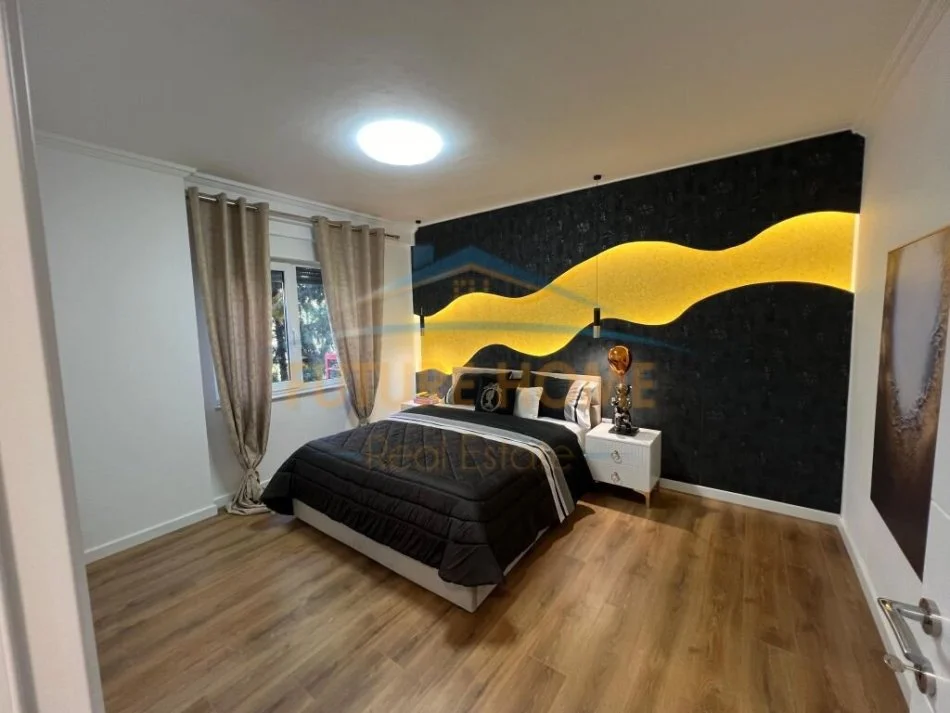 Tirane, shitet apartament 2+1+Aneks+Ballkon Kati 2, 110 m² 260.000 € (Kompleksi colombo nuk ka malore fare)