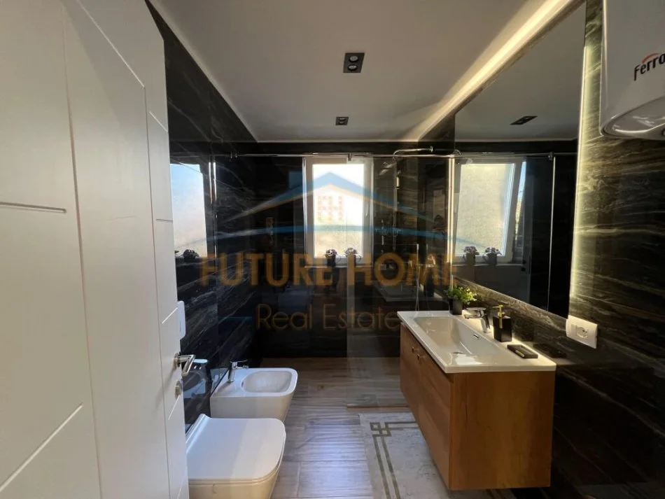 Tirane, shitet apartament 2+1+Aneks+Ballkon Kati 2, 110 m² 260.000 € (Kompleksi colombo nuk ka malore fare)