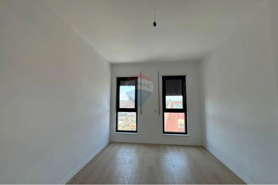 Tirane, shitet 3+1 , 122 m² 355.000 € (Komuna e Parisit)