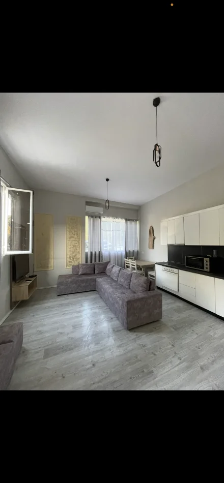 Tirane, jepet me qera apartament 1+1 , 45 m² 330 €