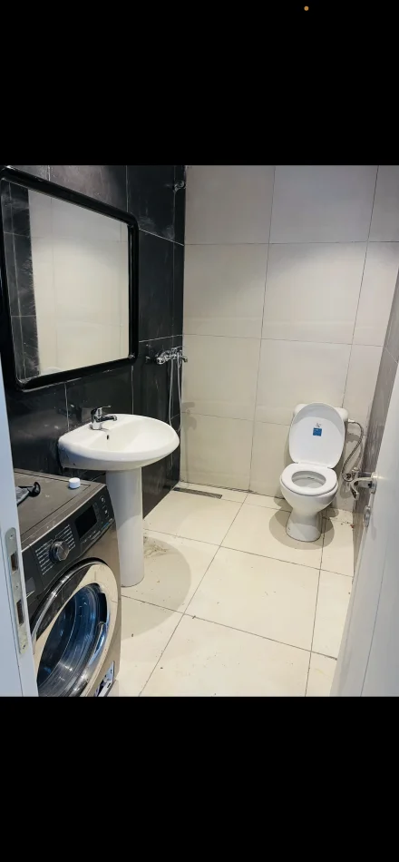 Tirane, jepet me qera apartament 1+1 , 45 m² 330 €