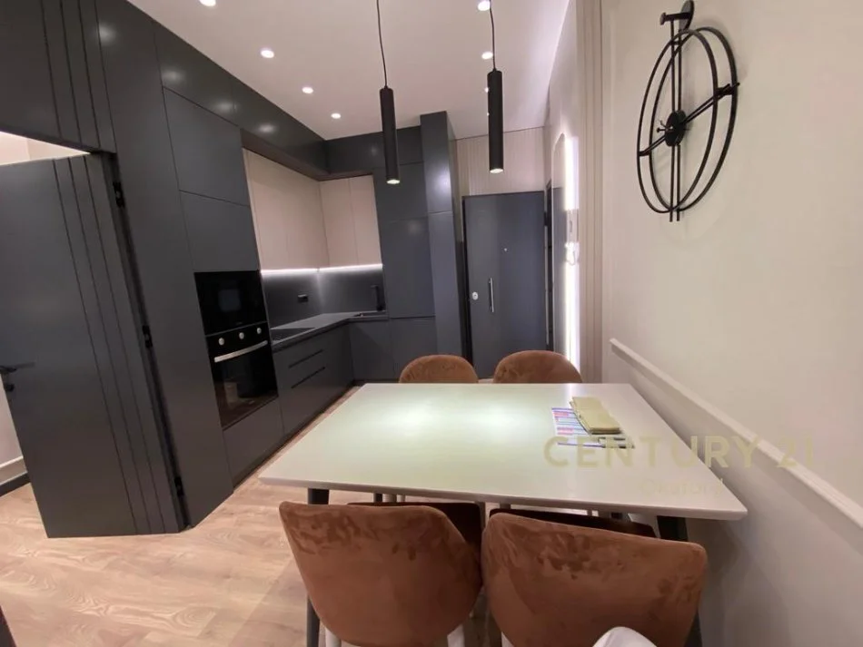 Tirane, jepet me qera apartament 1+1 Kati 12, 74 m² 1.050 € (Rruga e Kavajes)