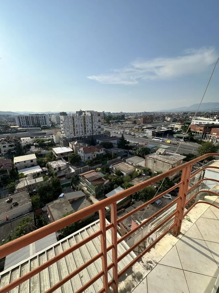 Tirane, jepet me qera apartament 2+1+Ballkon Kati 8, 90 m² 550 € (Ish Sheshi Shqiponja , Rruga Dritan Hoxha)