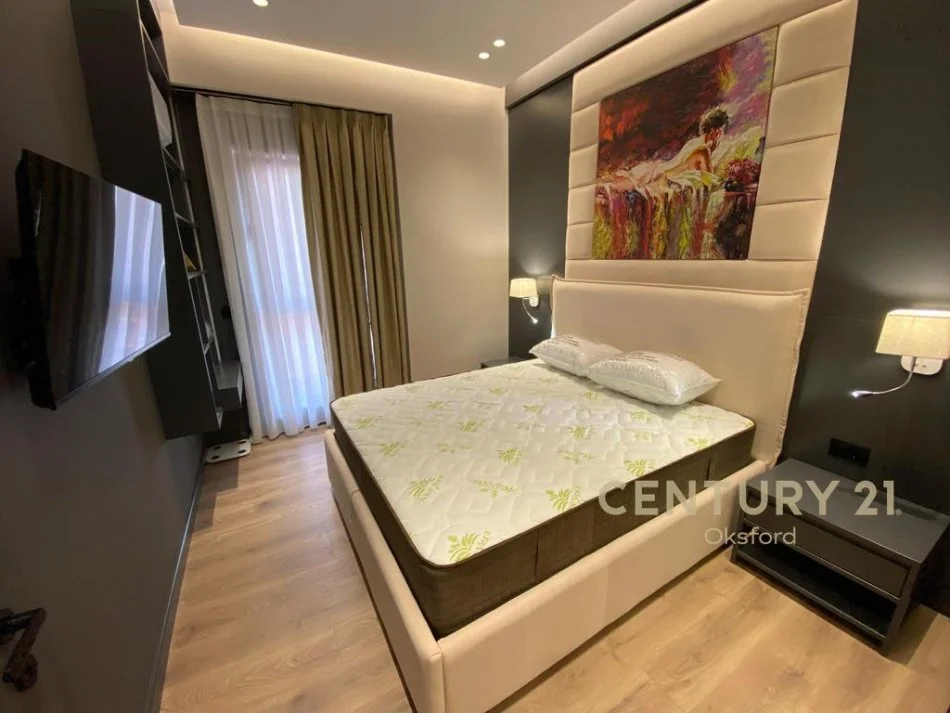Tirane, jepet me qera apartament 1+1 Kati 12, 74 m² 1.050 € (Rruga e Kavajes)