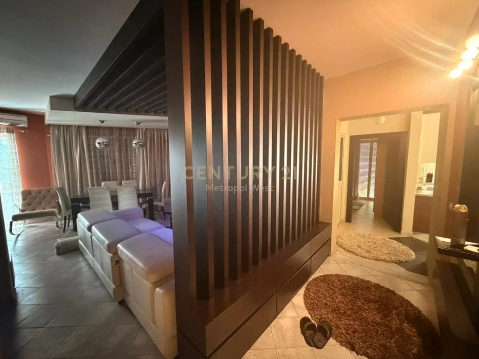 Tirane, shes apartament 3+1 Kati 2, 156 m² 315.000 € (Rruga Mine Peza)