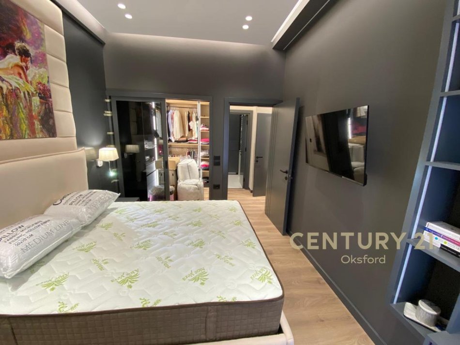 Tirane, jepet me qera apartament 1+1 Kati 12, 74 m² 1.050 € (Rruga e Kavajes)