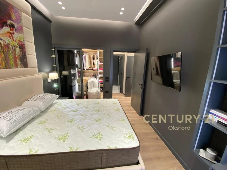 Tirane, jepet me qera apartament 1+1 Kati 12, 74 m² 1.050 € (Rruga e Kavajes)