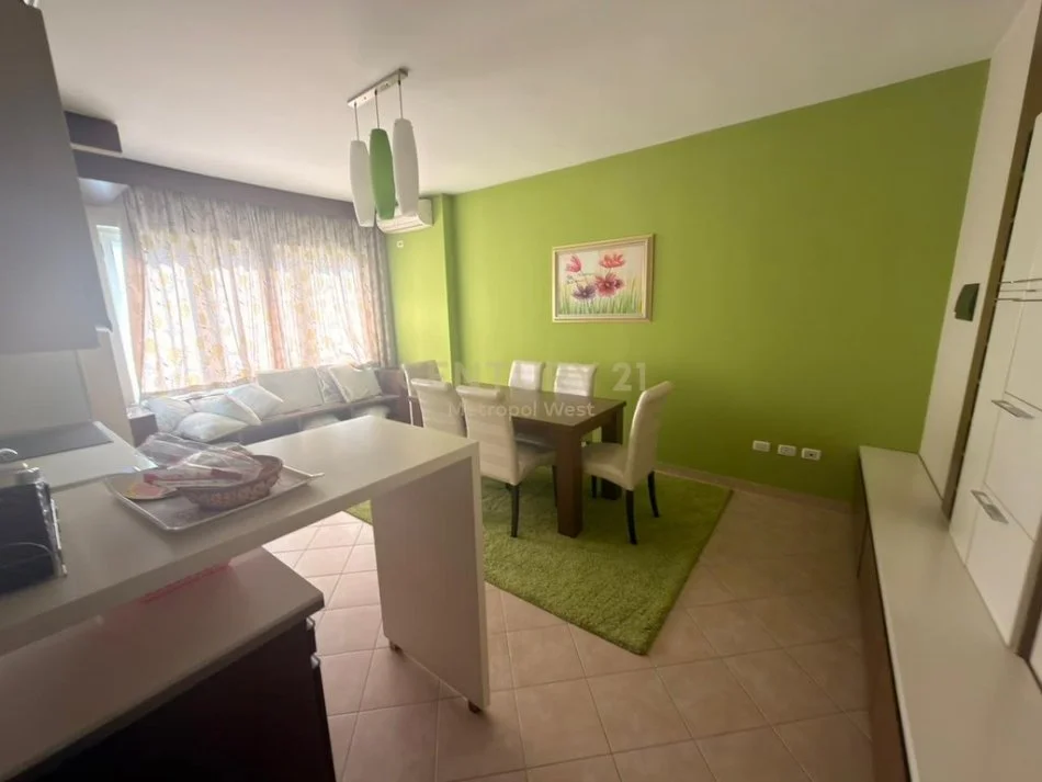 Tirane, shes apartament 3+1 Kati 2, 156 m² 315.000 € (Rruga Mine Peza)