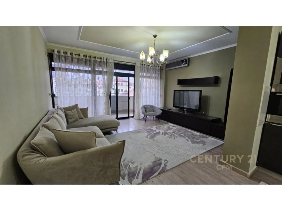 Tirane, jepet me qera apartament 3+1+Ballkon Kati 3, 150 m² 850 € (Pazari i ri)