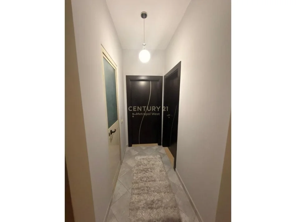 Tirane, shes apartament 3+1 Kati 2, 156 m² 315.000 € (Rruga Mine Peza)