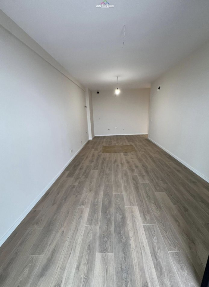 Tirane, jepet me qera zyre Kati 9, 116 m² 830 € (Rruga Mine Peza)