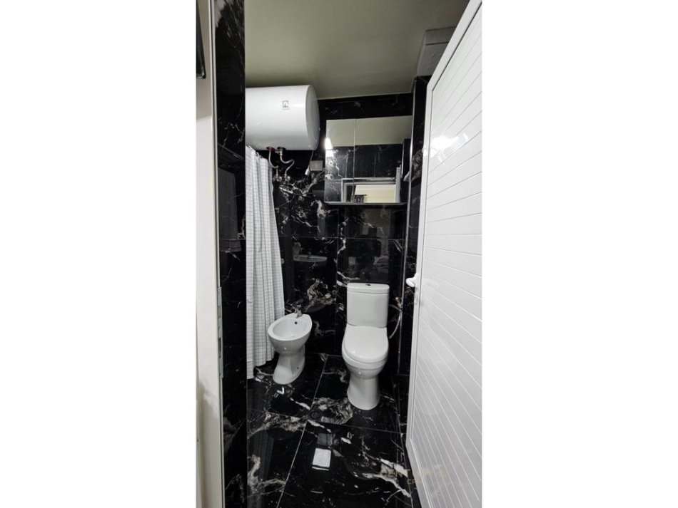 Tirane, jepet me qera apartament 3+1+Ballkon Kati 3, 150 m² 850 € (Pazari i ri)